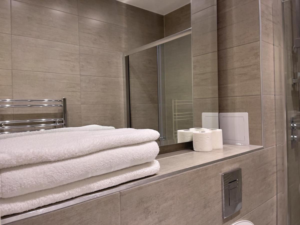 Lovely 2 Double Bedroom Flat With Free Parking - At The Atrium Mk Milton Keynes Luaran gambar