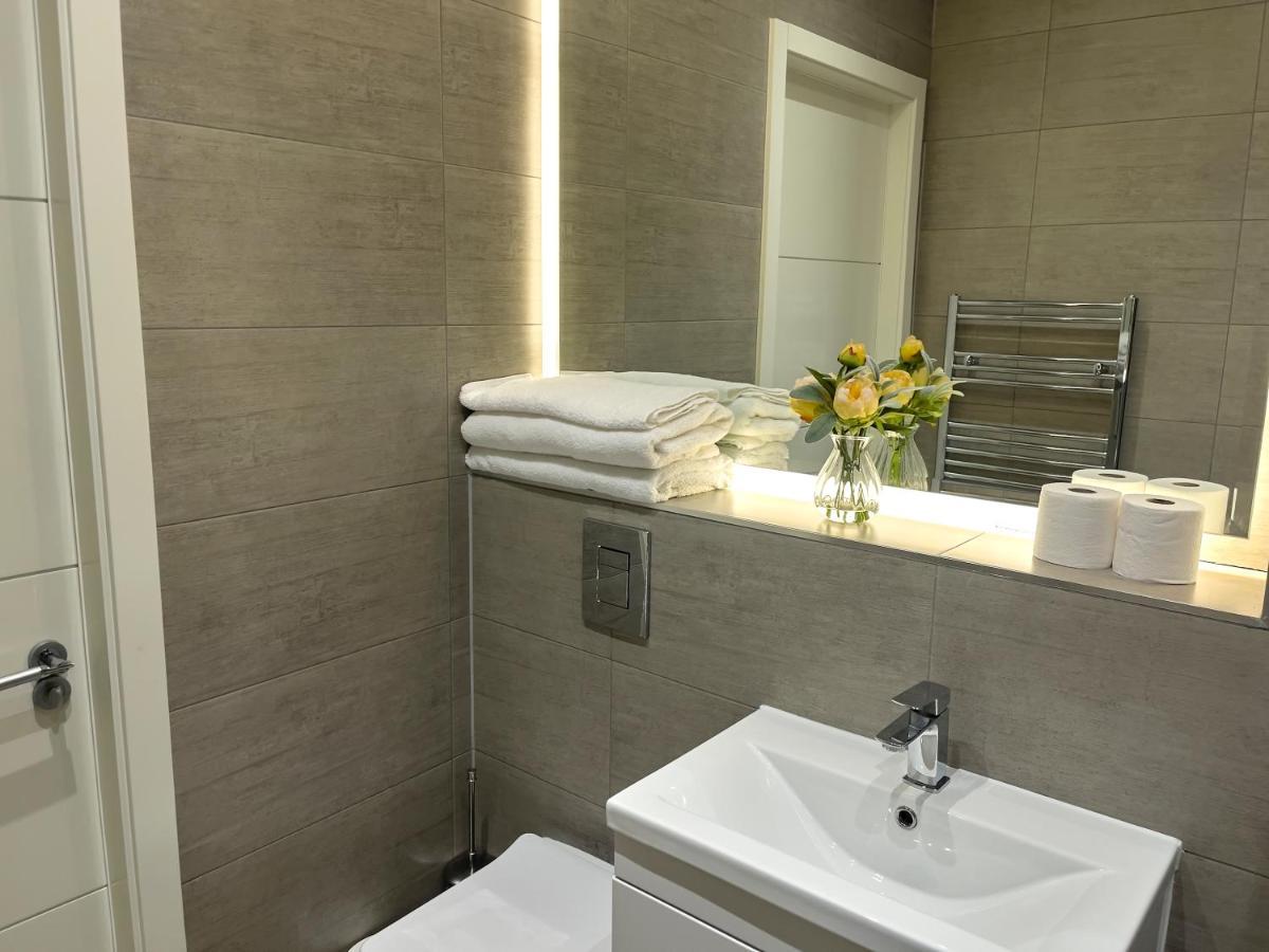 Lovely 2 Double Bedroom Flat With Free Parking - At The Atrium Mk Milton Keynes Luaran gambar