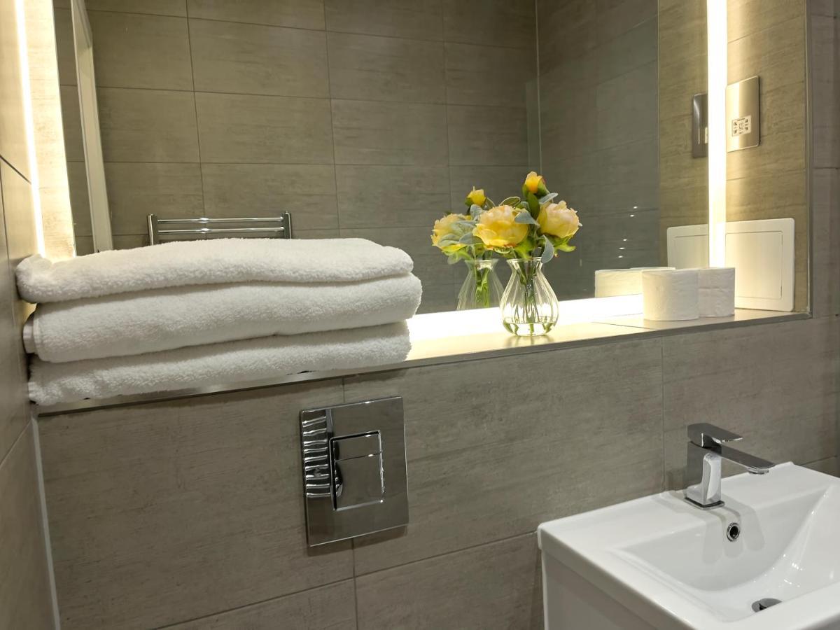Lovely 2 Double Bedroom Flat With Free Parking - At The Atrium Mk Milton Keynes Luaran gambar